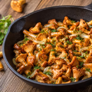 Fertiges Gericht: Pfifferlinge-Rezept: einfach mit Zwiebeln und Petersilie