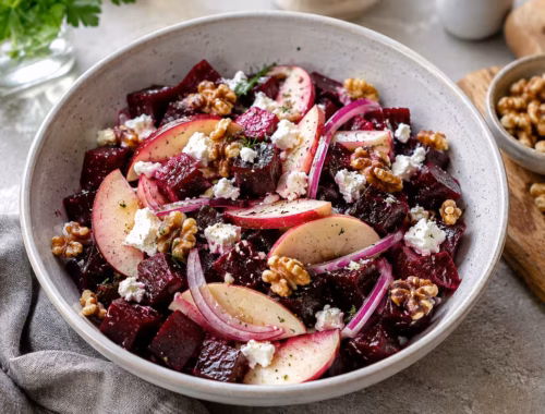 Rote-Bete-Salat: einfaches Rezept mit Apfel und Walnüssen 52 Fertiges Gericht: Rote-Bete-Salat: einfaches Rezept mit Apfel und Walnüssen